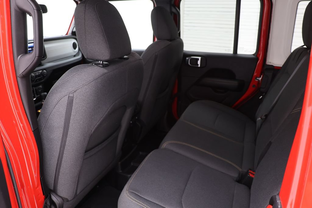 Used 2025 Jeep Wrangler Unlimited Sahara AWD/4WD image 11