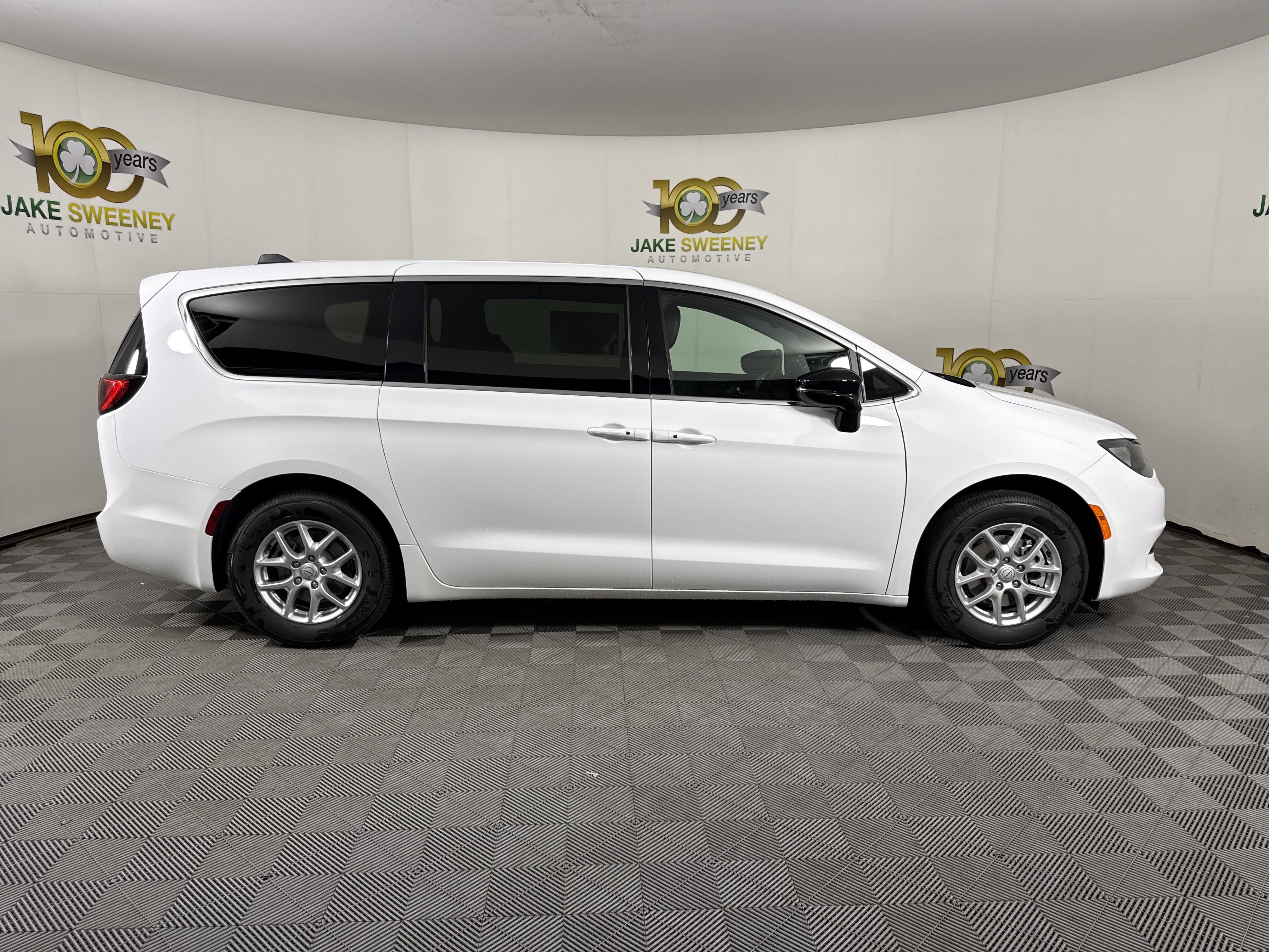 New 2026 Chrysler Voyager LX image 8