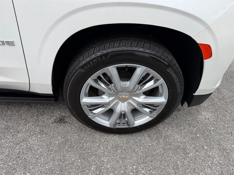 Used 2024 Chevrolet Tahoe High Country AWD/4WD image 12
