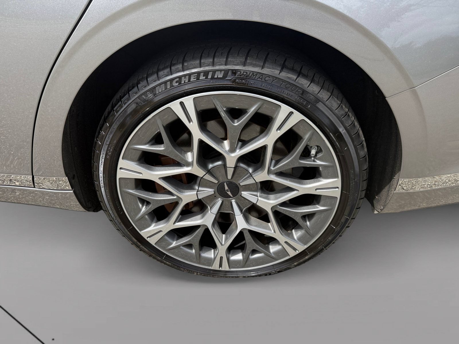 Used 2025 Genesis G90 3.5T AWD/4WD image 4