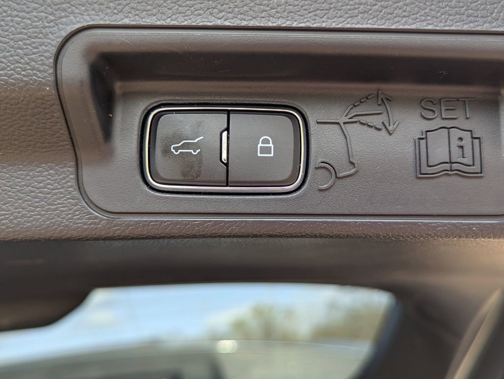 Used 2023 Ford Explorer Limited w/ Equipment Group 301A image 28