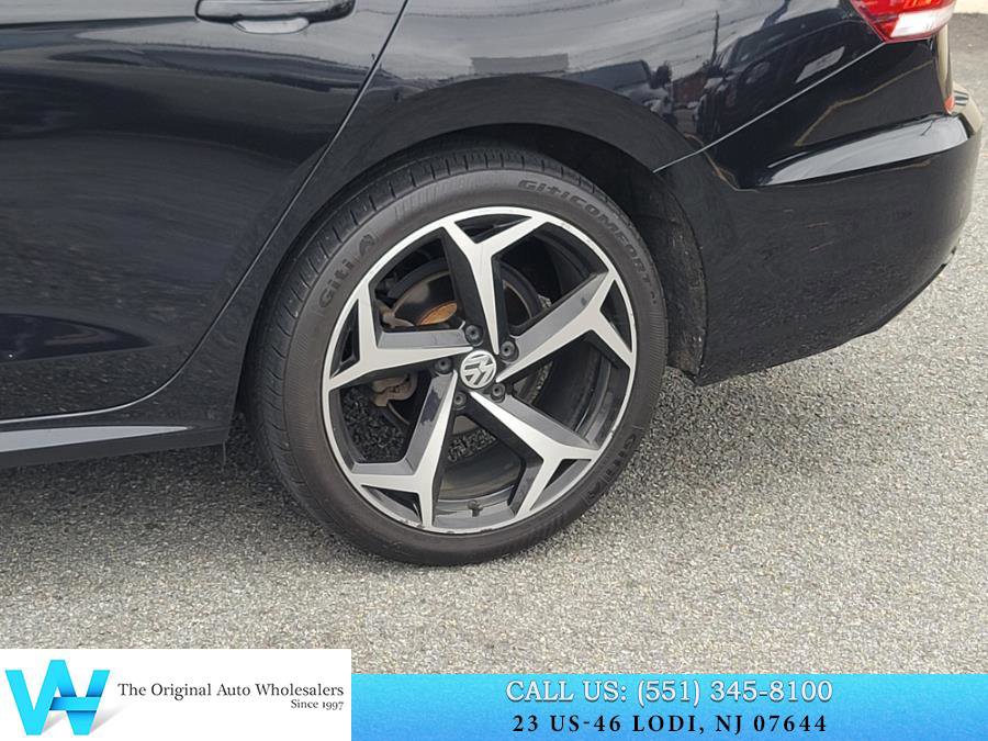 Used 2021 Volkswagen Passat 2.0T R-Line image 17