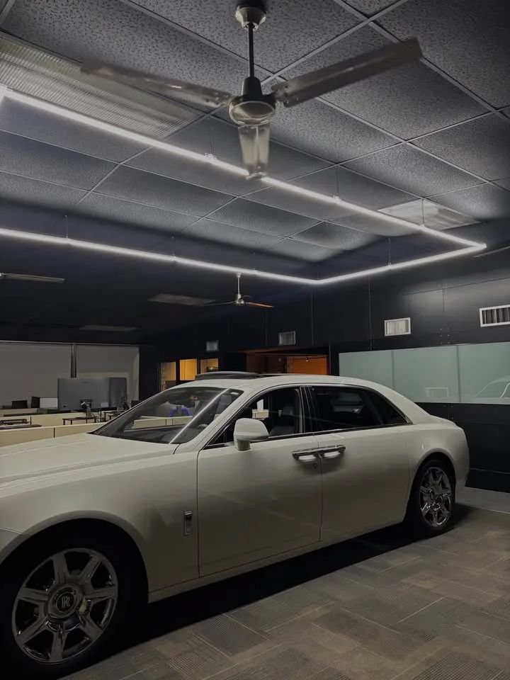 Used 2012 Rolls-Royce Ghost Extended Wheelbase RWD image 3