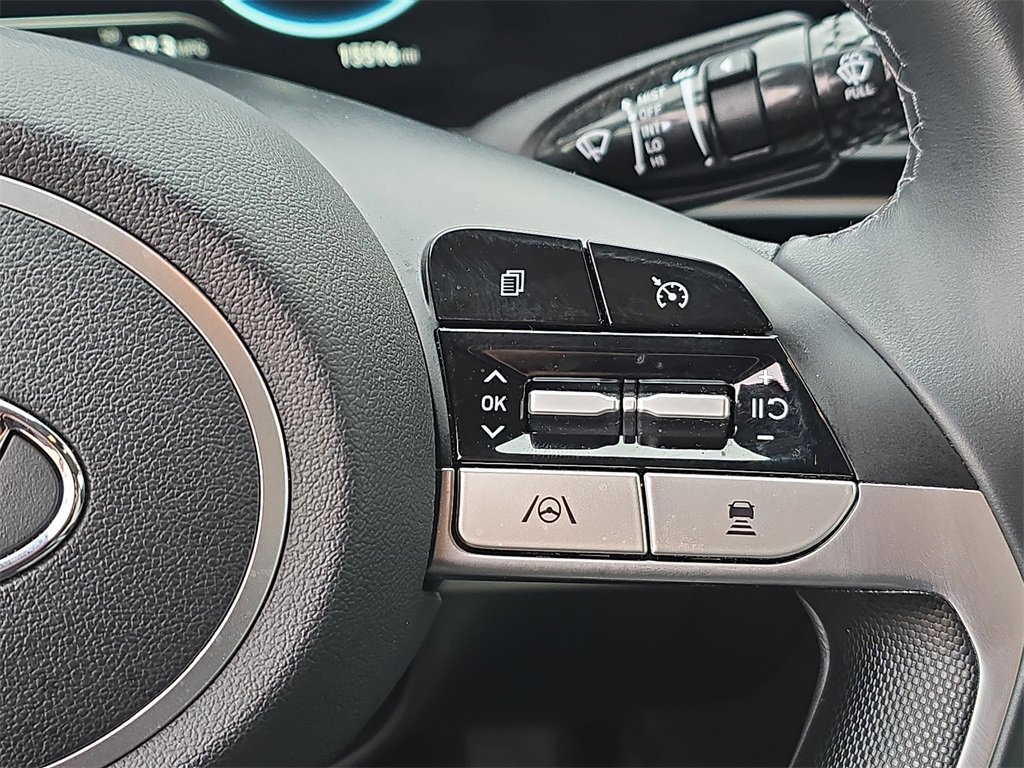 Certified 2022 Hyundai Elantra Limited image 17