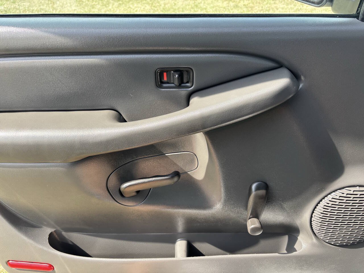 Used 2006 Chevrolet Silverado 1500 W/T RWD image 13