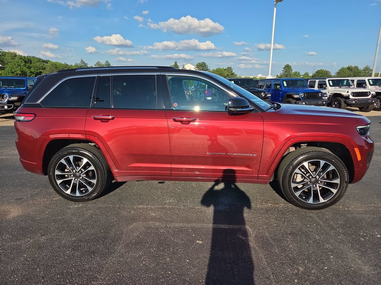 Used 2022 Jeep Grand Cherokee Overland w/ Advanced Protech Group III AWD/4WD image 8