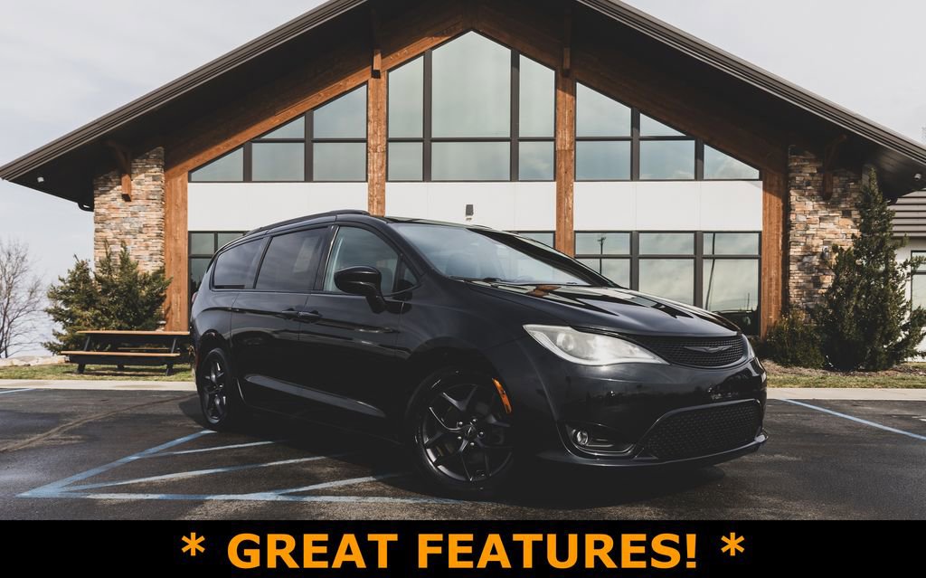 Used 2018 Chrysler Pacifica Touring-L w/ Premium Audio Group