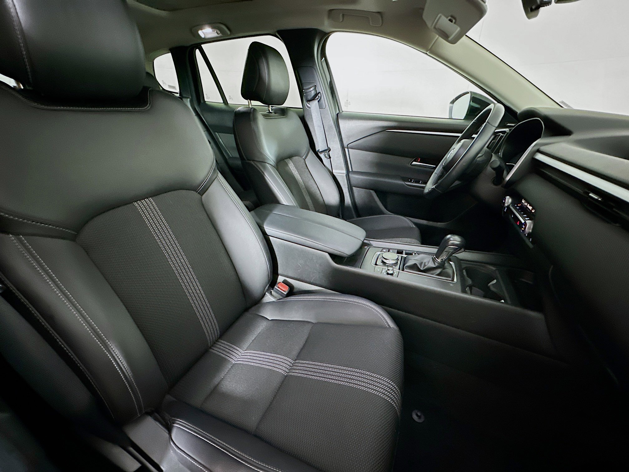 Used 2025 MAZDA CX-50 AWD 2.5 S w/ Premium Package image 32