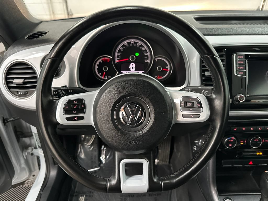 Used 2019 Volkswagen Beetle 2.0T SE FWD image 18