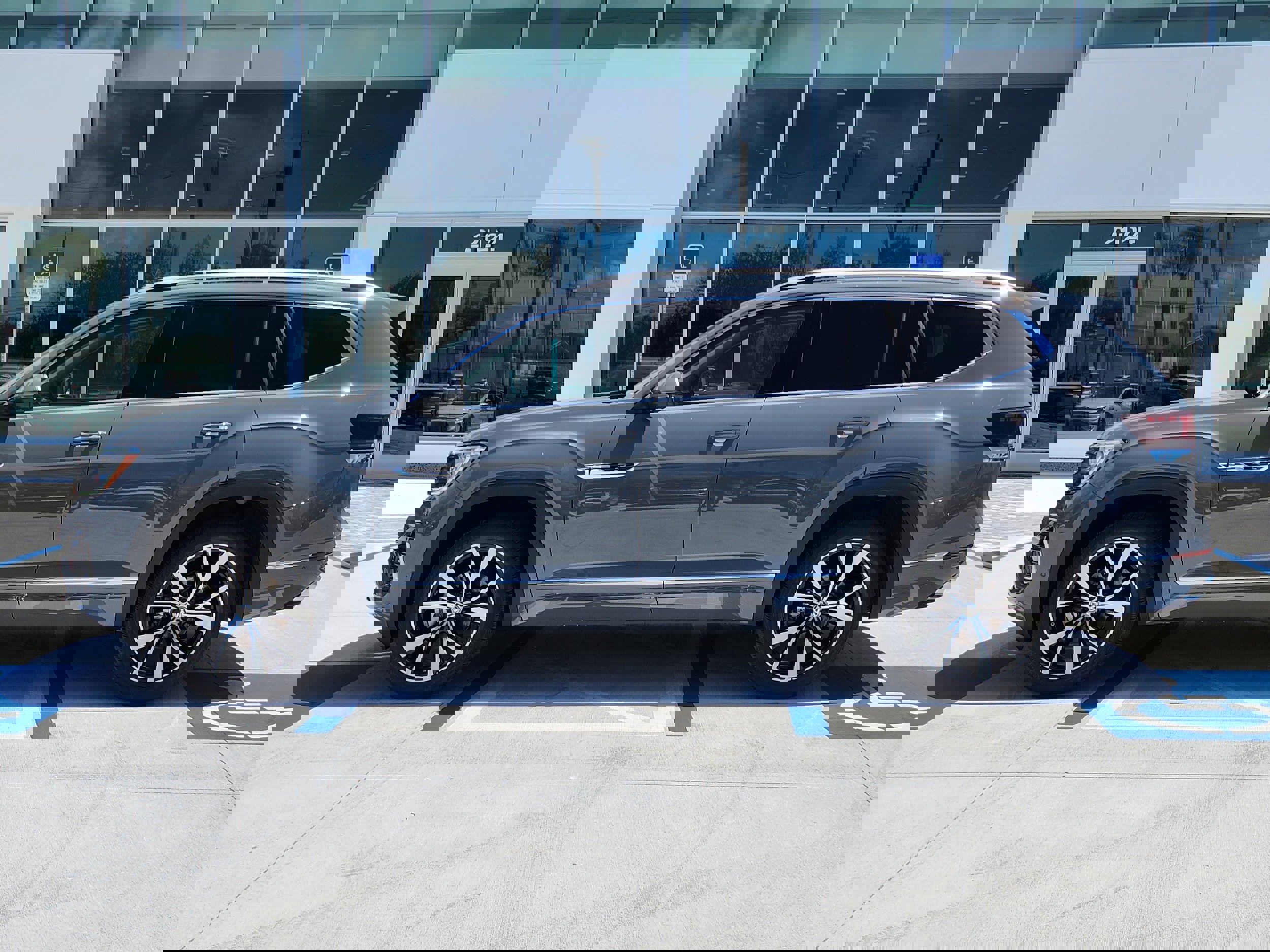 New 2025 Volkswagen Atlas SEL Premium R-Line image 4