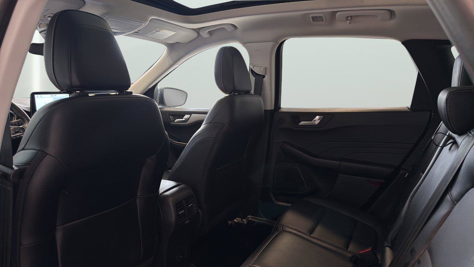 Used 2022 Ford Escape SEL w/ Technology Package FWD image 19