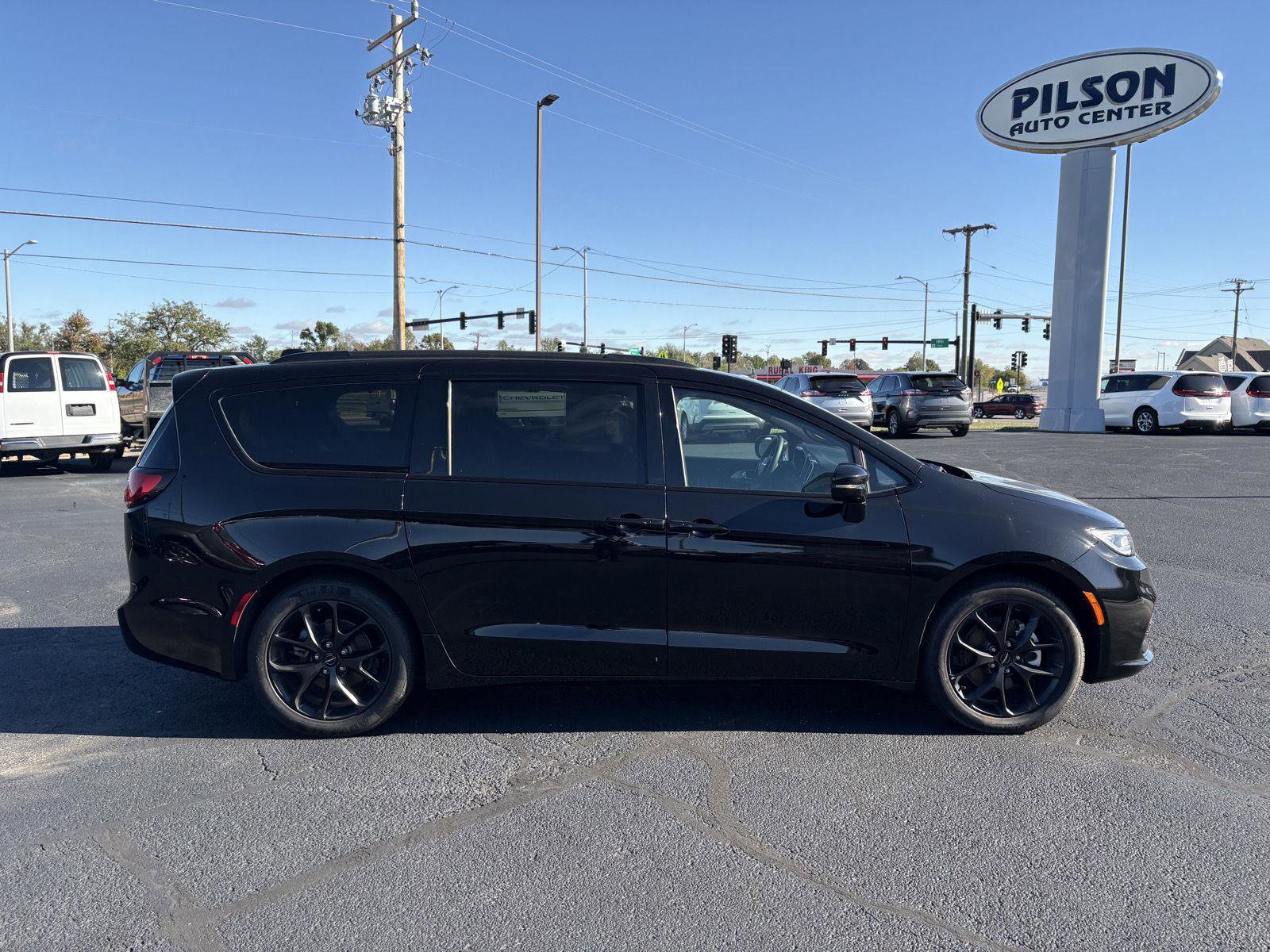 Used 2025 Chrysler Pacifica Limited image 27