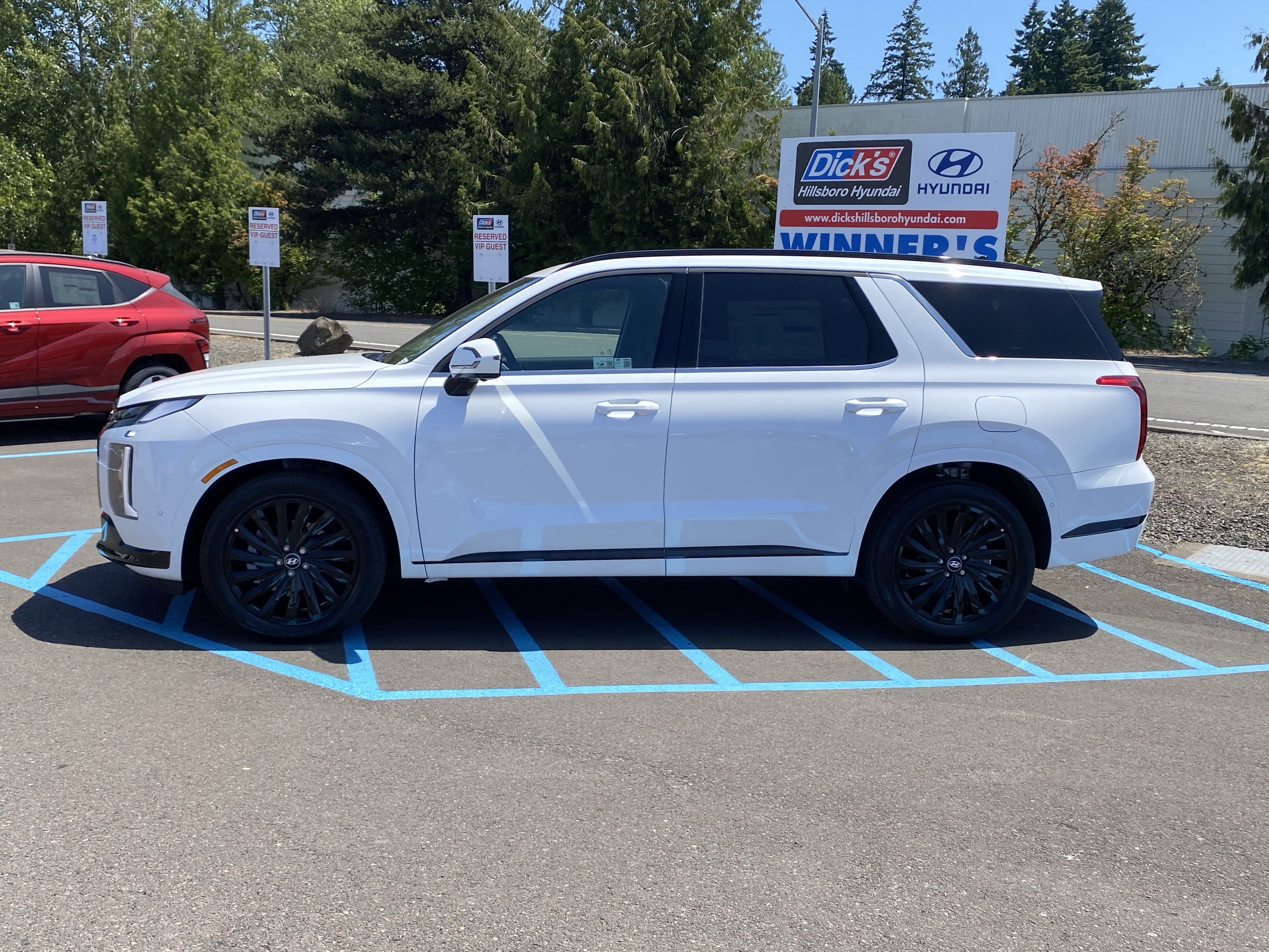 Used 2025 Hyundai Palisade Calligraphy image 2