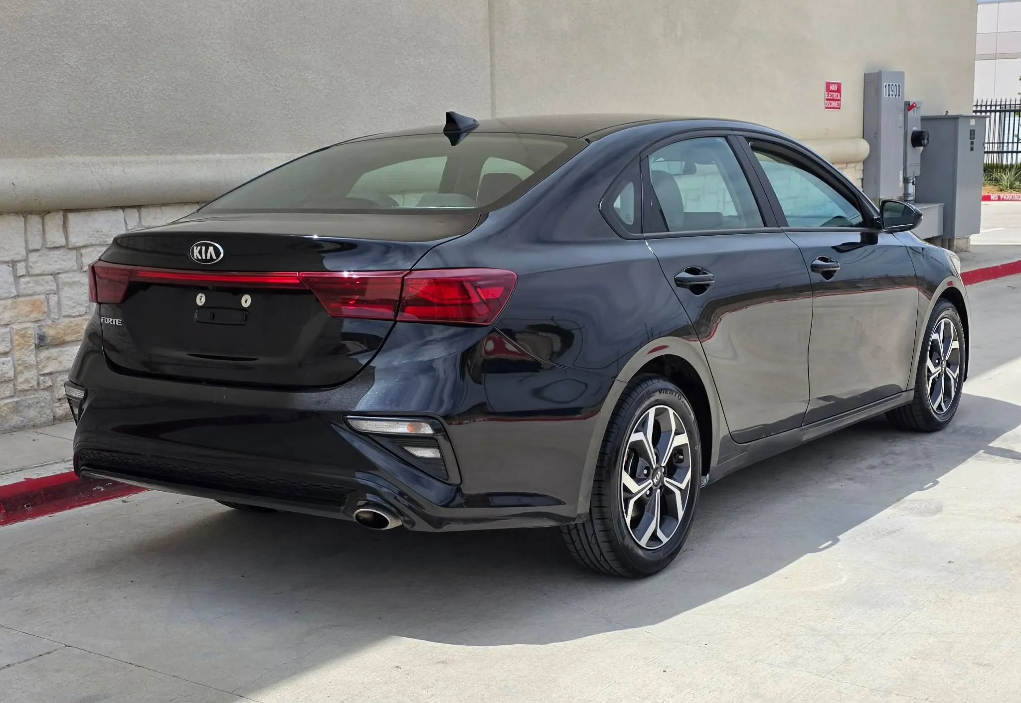 Used 2021 Kia Forte LXS FWD image 3