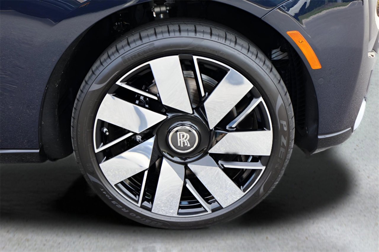 New 2025 Rolls-Royce Cullinan image 11