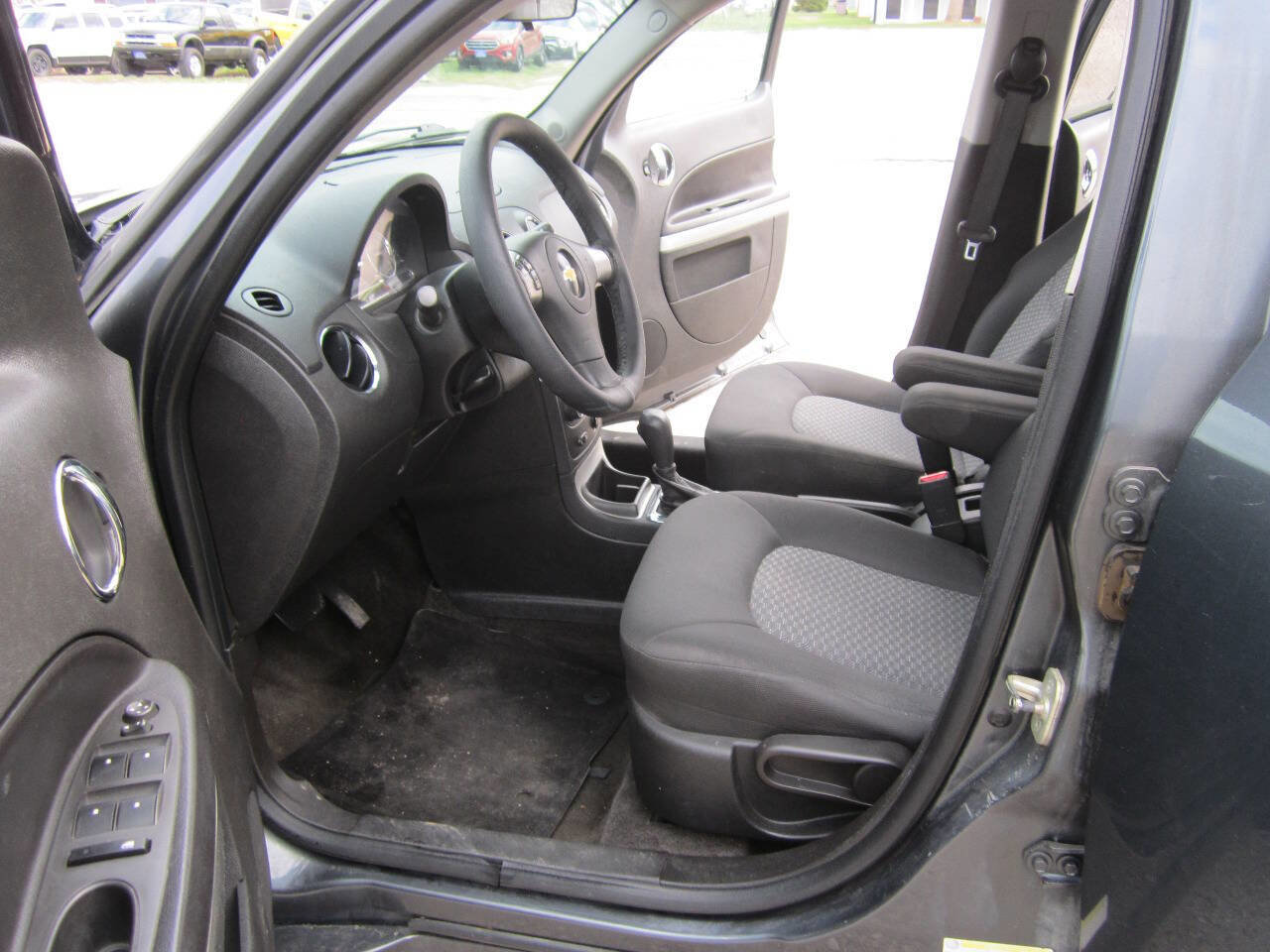 Used 2011 Chevrolet HHR LS image 7