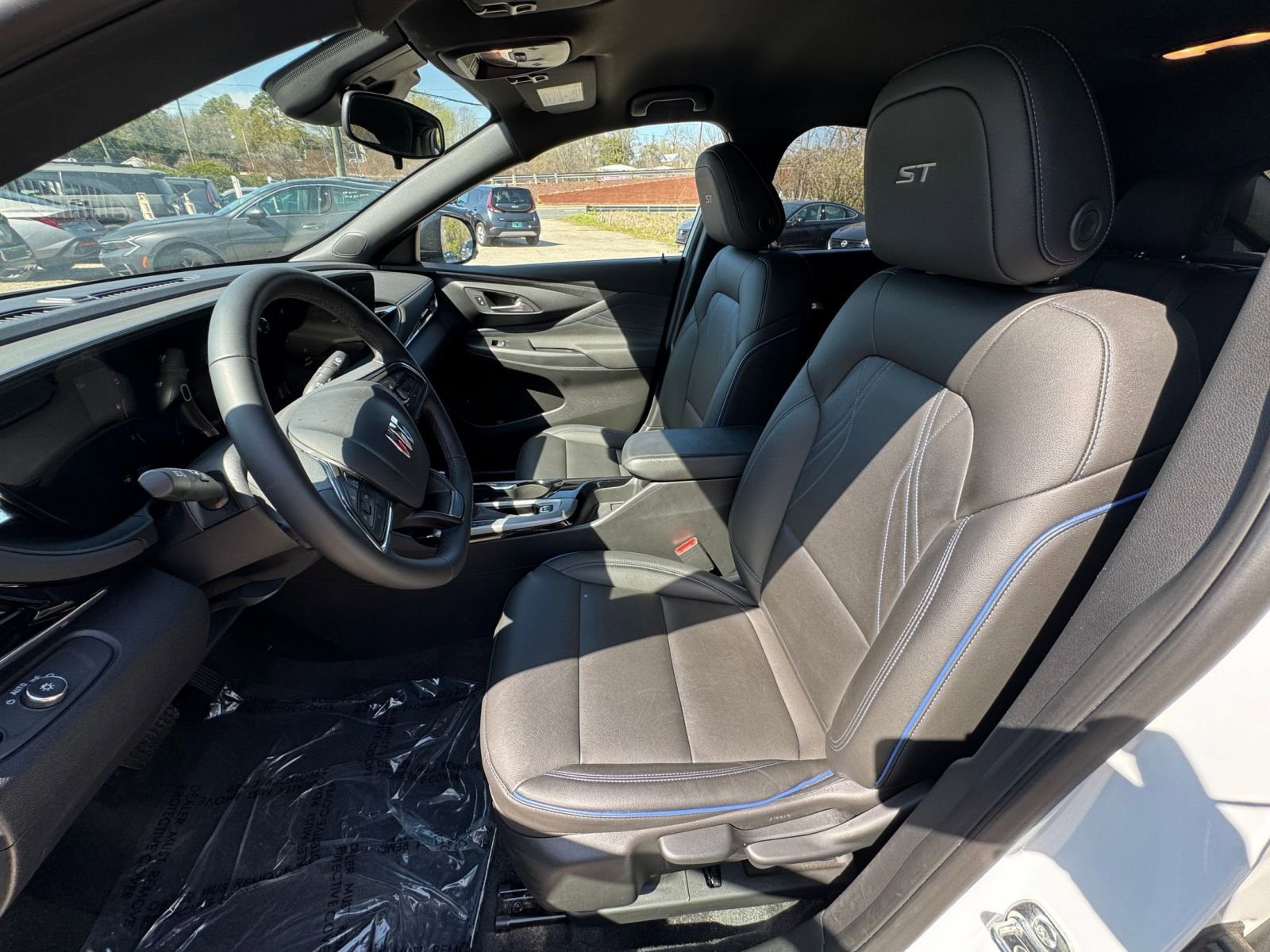 Used 2025 Buick Envista Sport Touring image 32