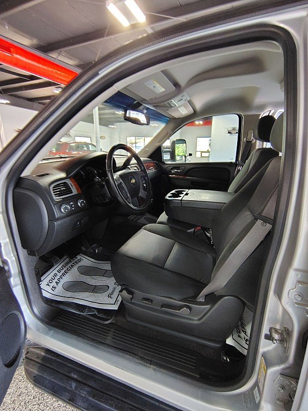 Used 2012 Chevrolet Suburban 2500 LS w/ Convenience Package 1 AWD/4WD image 21