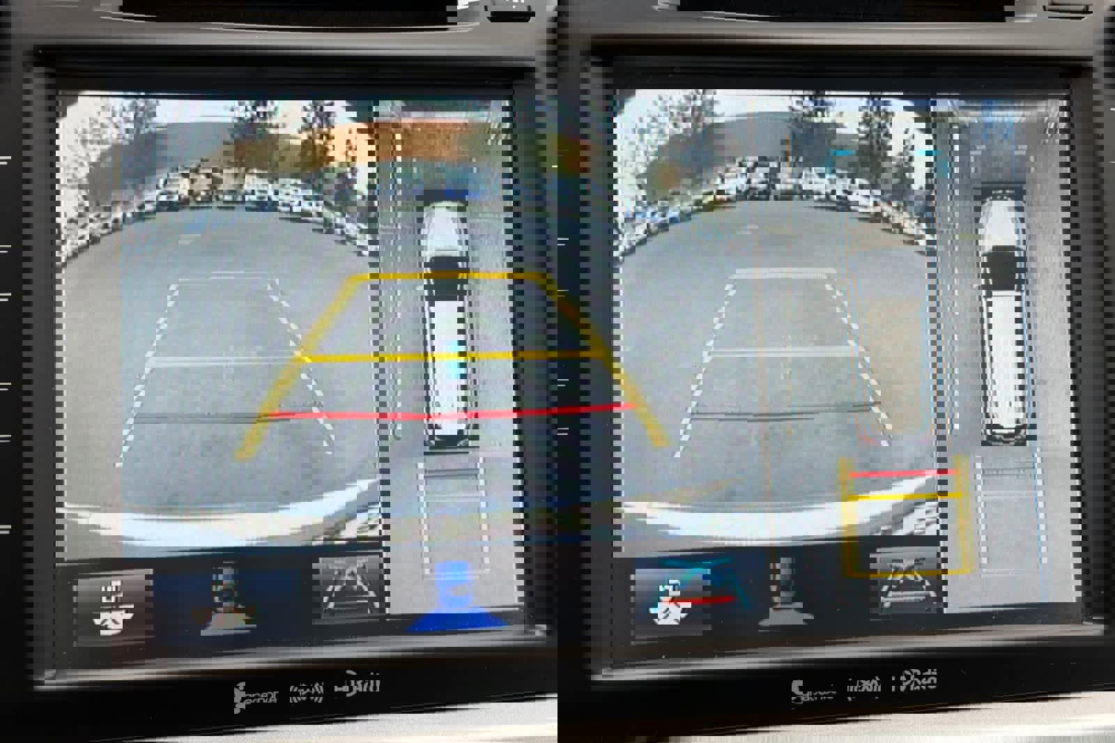 Used 2018 Toyota Highlander Limited Platinum w/ Carpet Mat Package (TMS) image 23