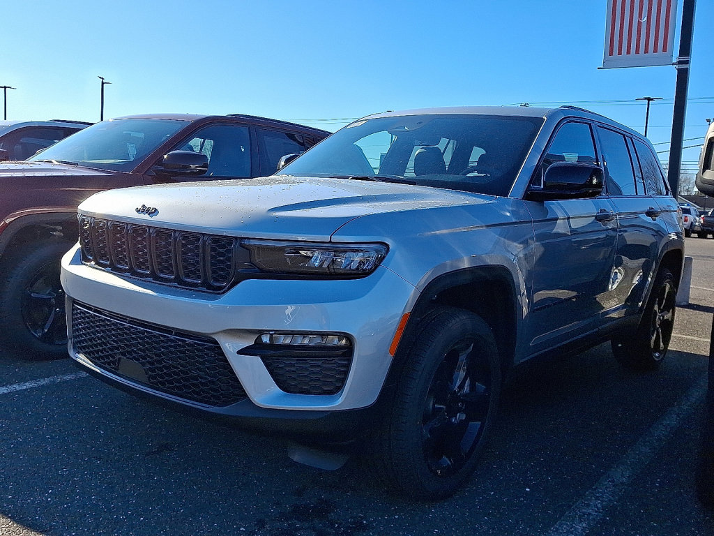 New 2025 Jeep Grand Cherokee Limited w/ Black Appearance Package image 1