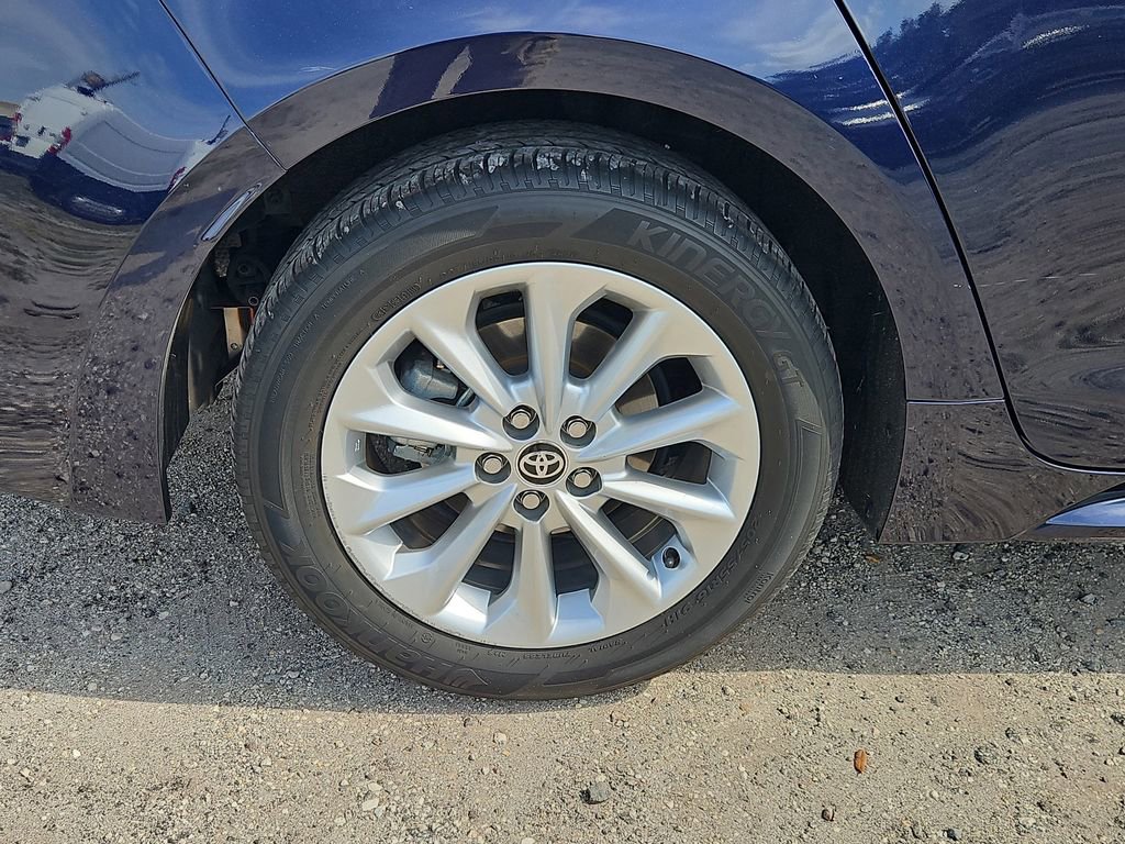 Used 2021 Toyota Corolla LE w/ LE Convenience Package image 5