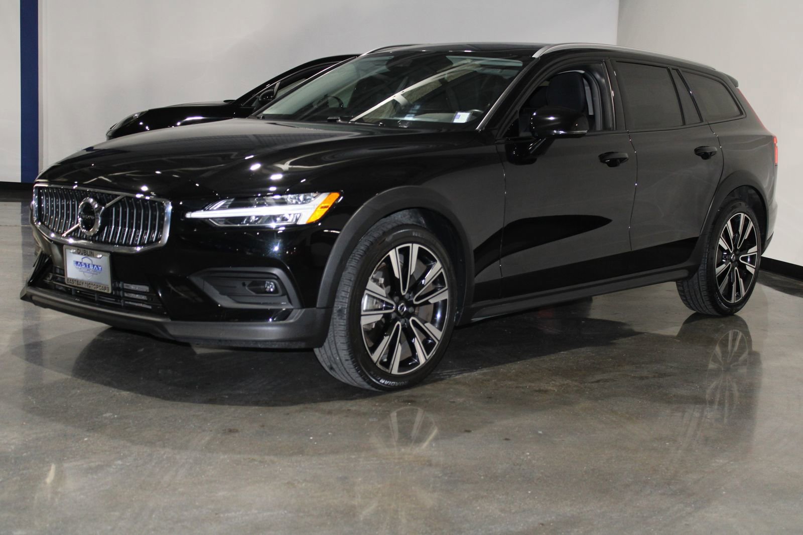 Used 2021 Volvo V60 T5 Cross Country w/ Climate Package image 6