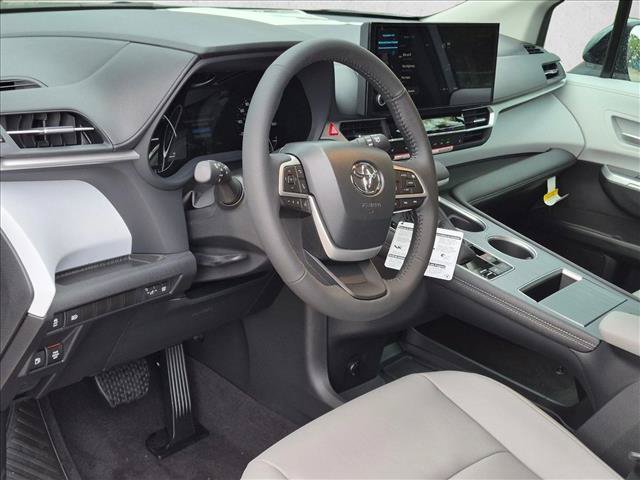 New 2026 Toyota Sienna XLE FWD image 3