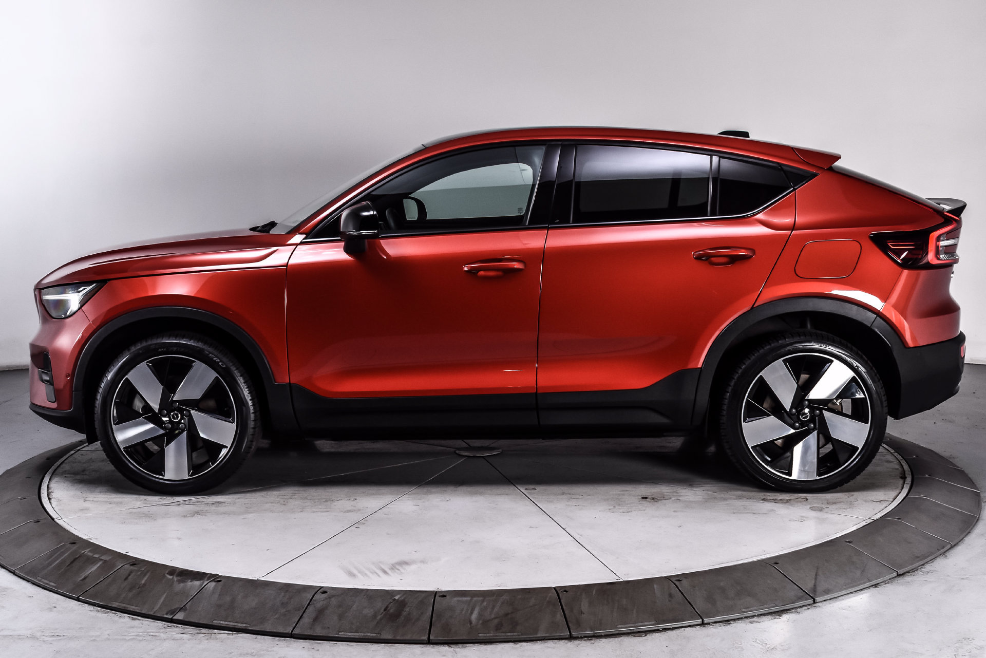 Used 2023 Volvo C40 P8 Recharge Plus AWD/4WD image 3