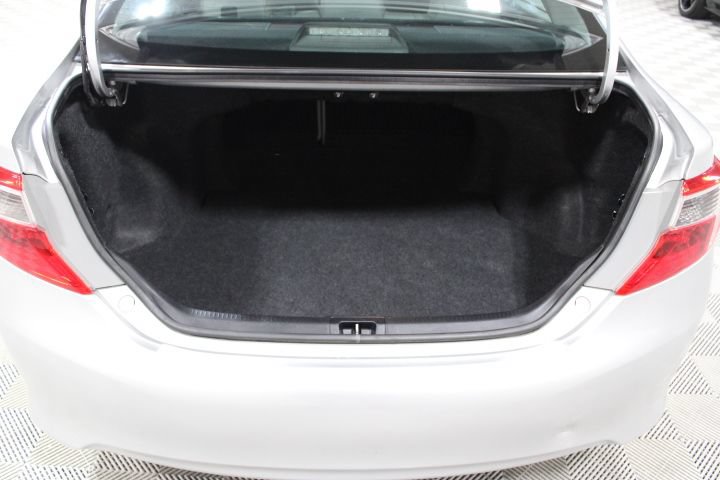 Used 2013 Toyota Camry XLE w/ Leather Pkg FWD image 14