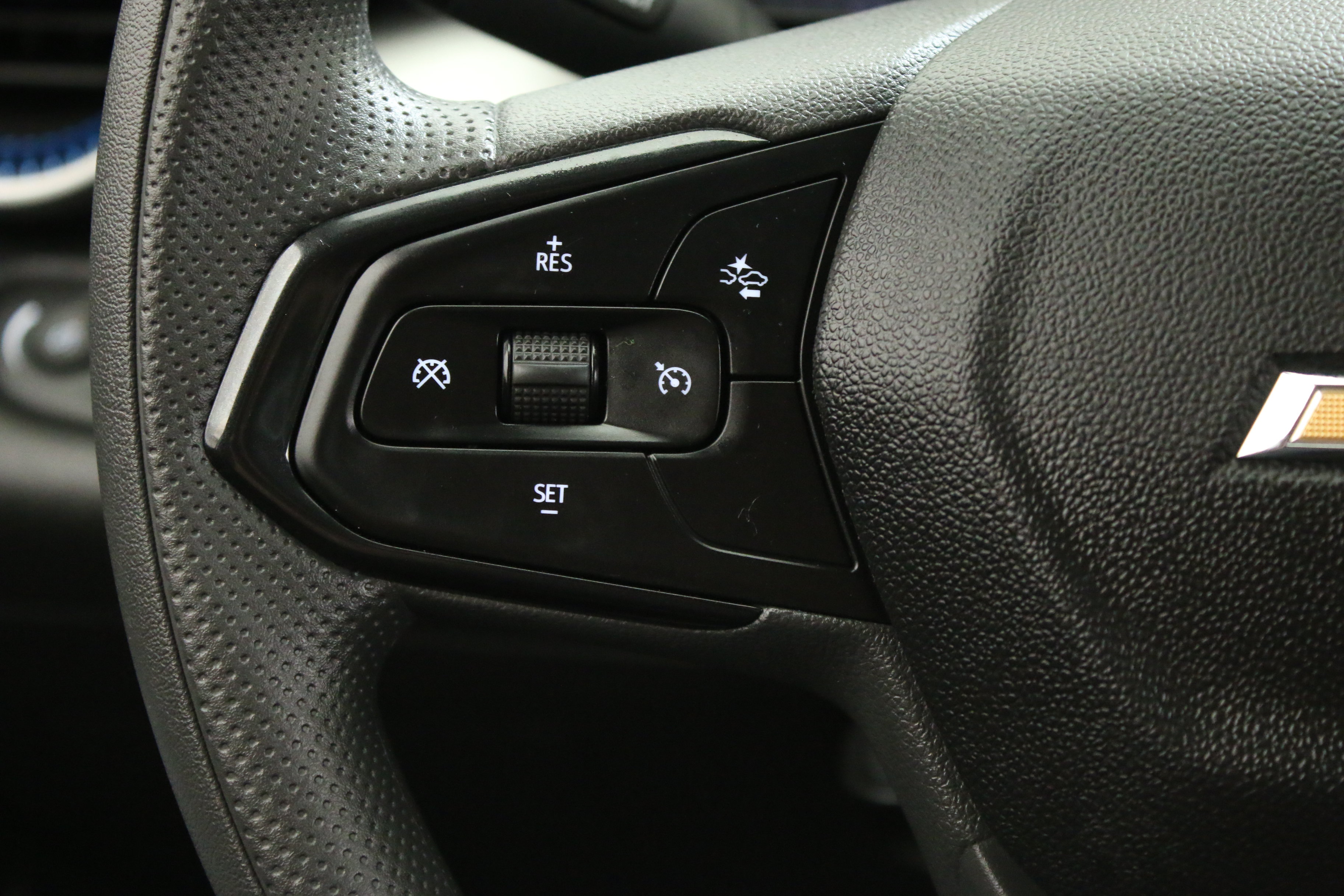Certified 2025 Chevrolet Trax LS FWD image 14