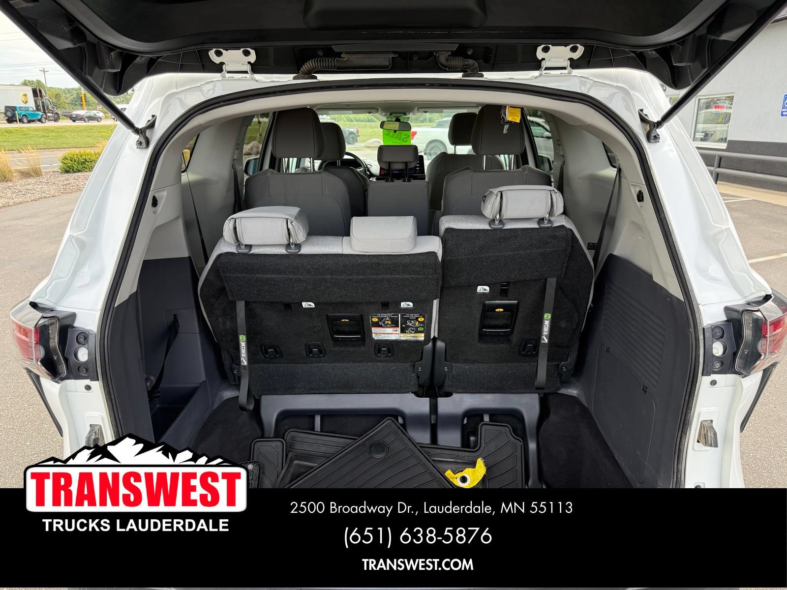 Used 2024 Toyota Sienna LE AWD/4WD image 14