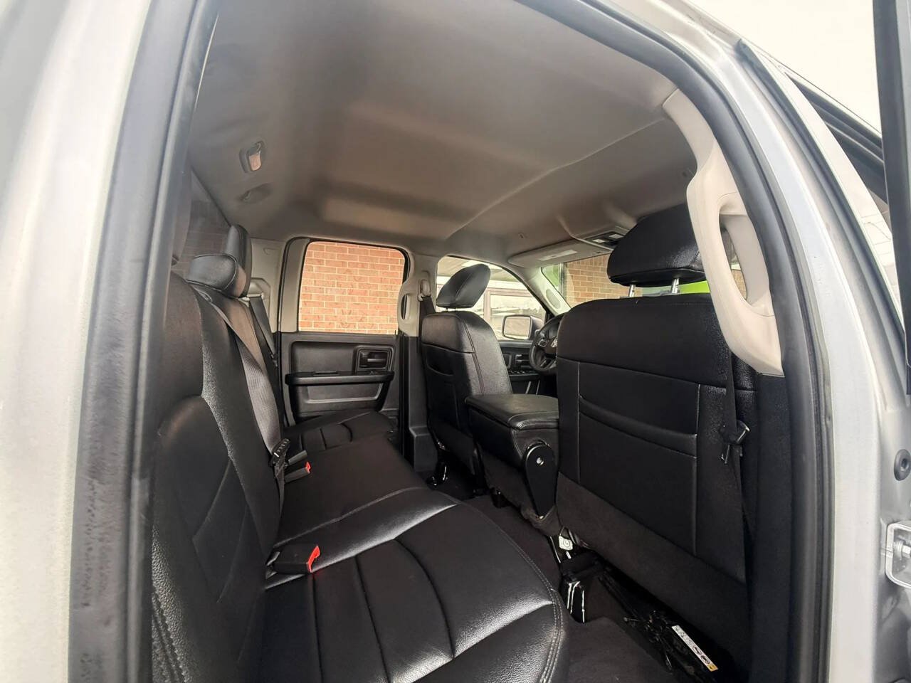 Used 2017 RAM 1500 Express AWD/4WD image 16