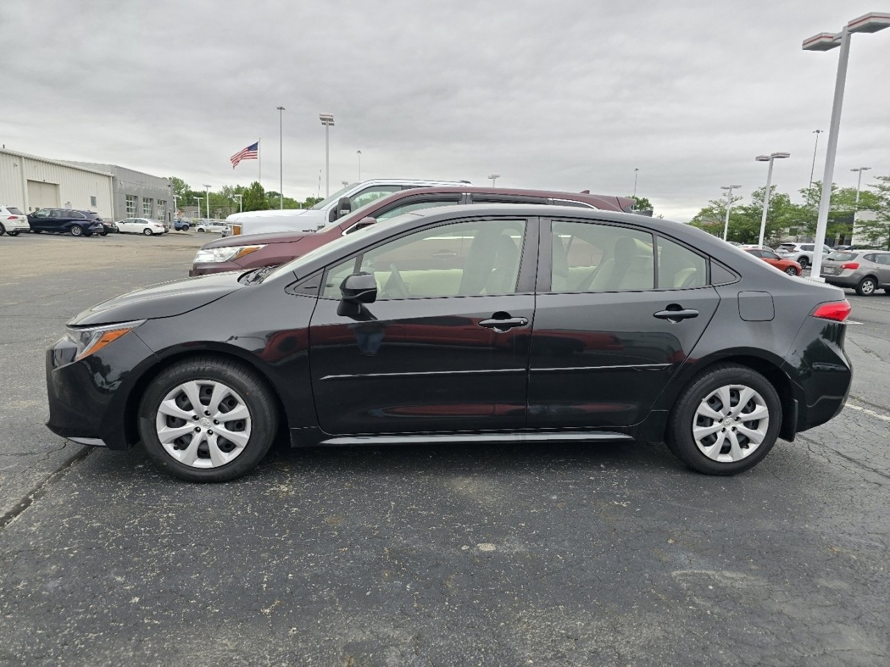 Used 2022 Toyota Corolla LE FWD image 4