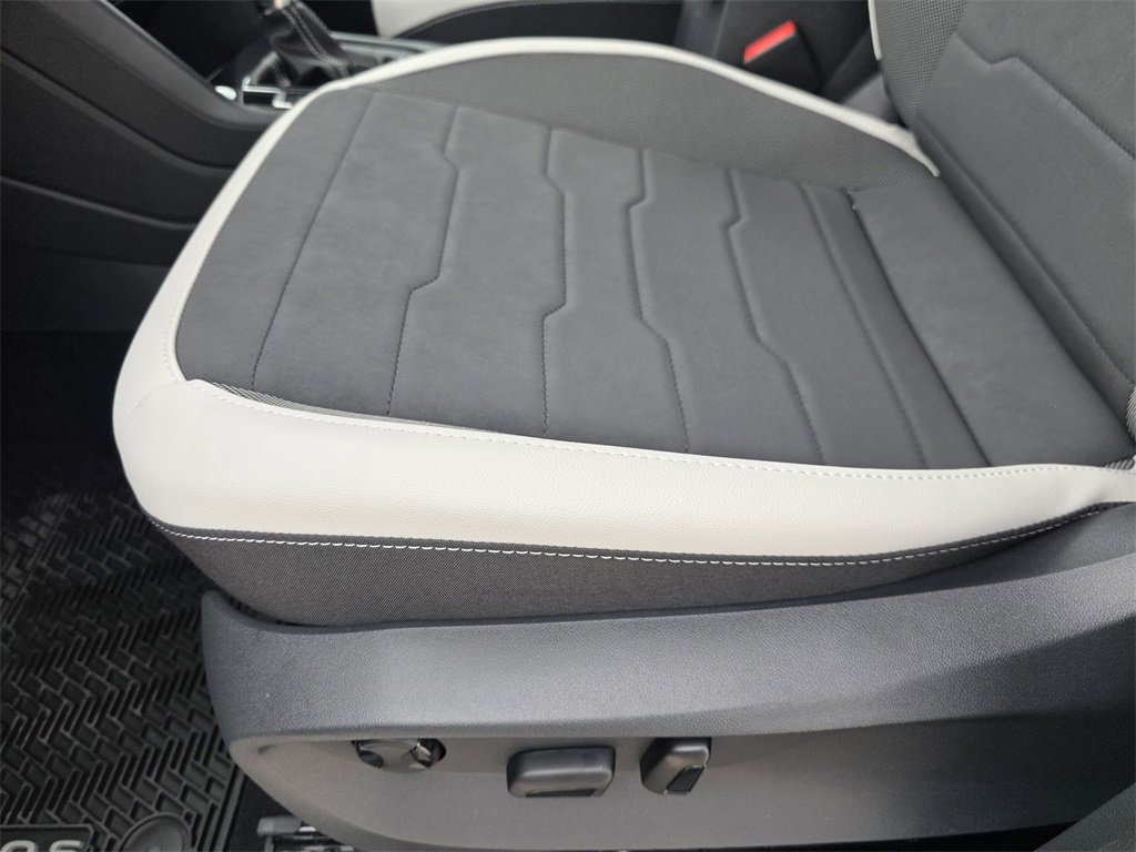 New 2026 Volkswagen Taos SE image 17