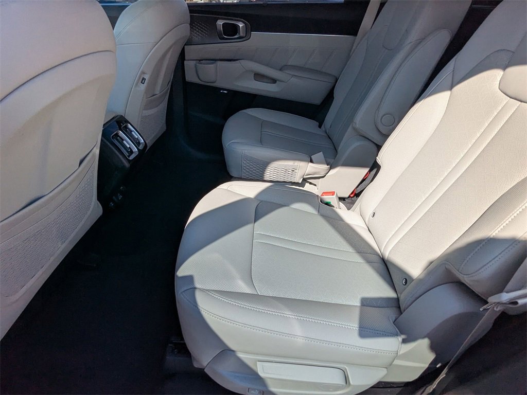 Used 2023 Kia Sorento SX Prestige w/ Panoramic Sunroof Package image 18