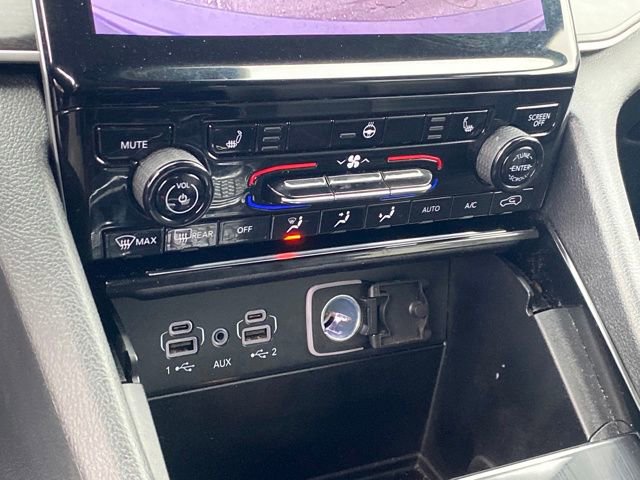 Used 2023 Jeep Grand Cherokee Limited image 12