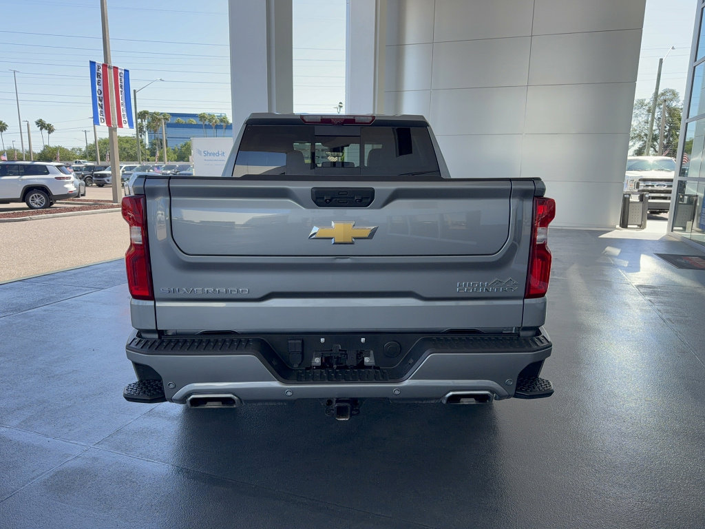 Used 2025 Chevrolet Silverado 1500 High Country AWD/4WD image 6