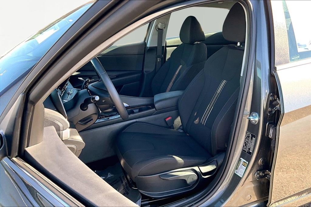 Used 2025 Hyundai Elantra SEL image 25