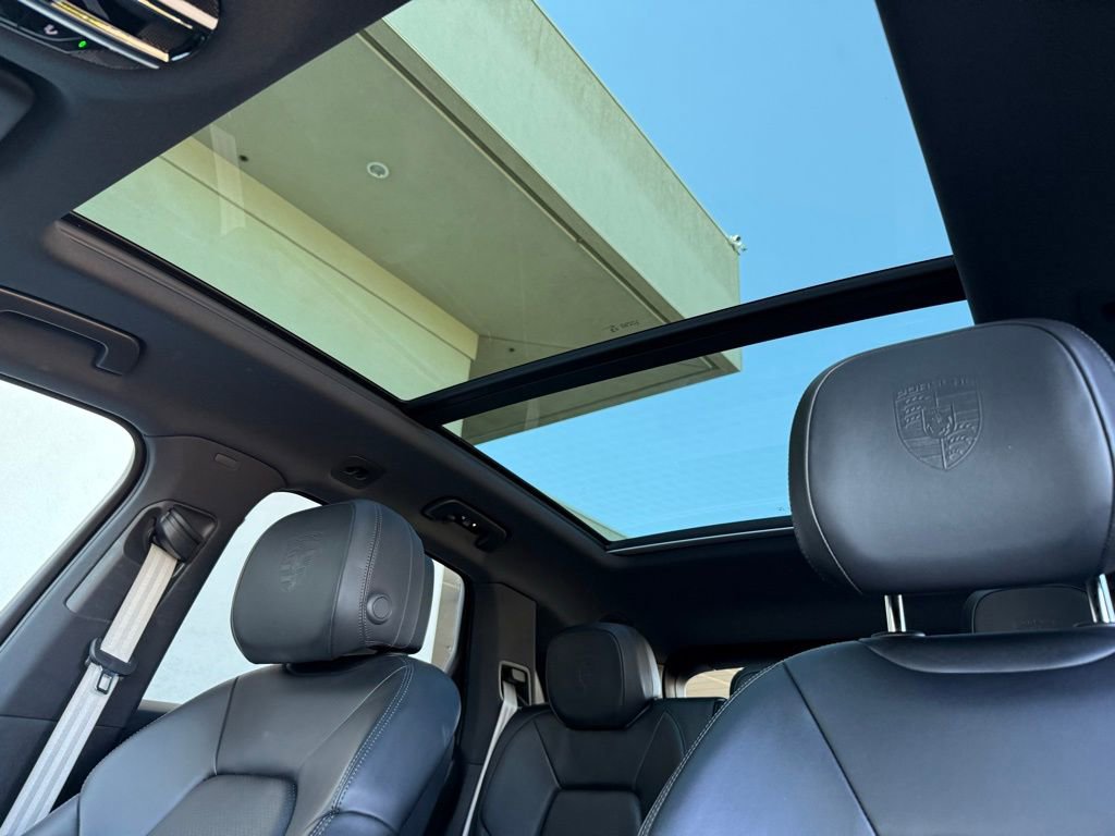 Used 2023 Porsche Cayenne S image 2