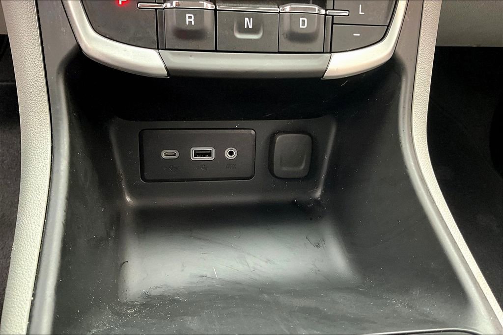 Used 2023 GMC Terrain SLE w/ Driver Convenience Package image 16