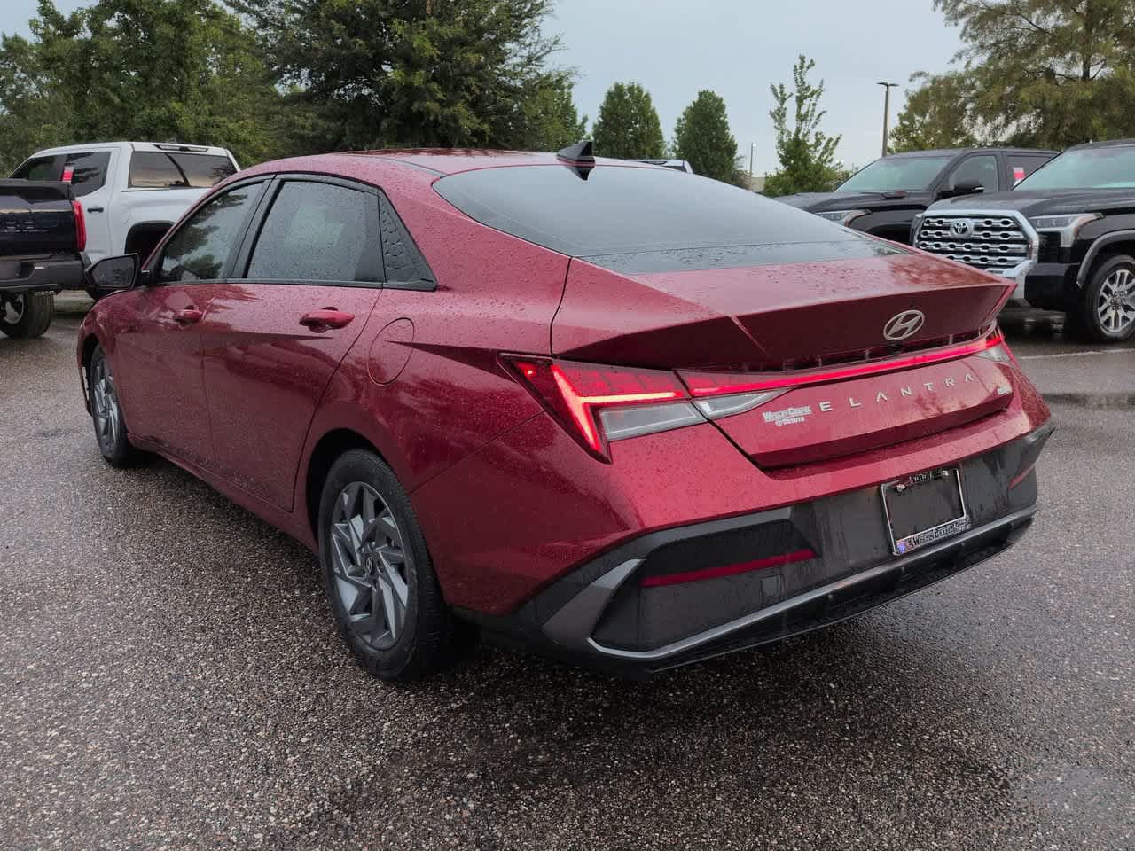Used 2024 Hyundai Elantra Blue FWD image 4