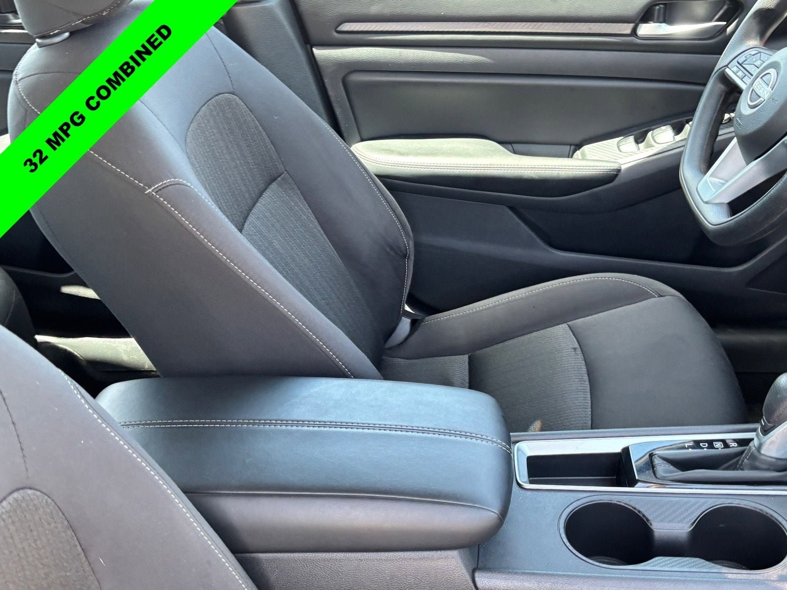 Used 2025 Nissan Altima 2.5 SV FWD image 10