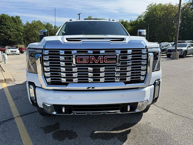 New 2026 GMC Sierra 3500 Denali w/ Denali Reserve Package AWD/4WD image 10