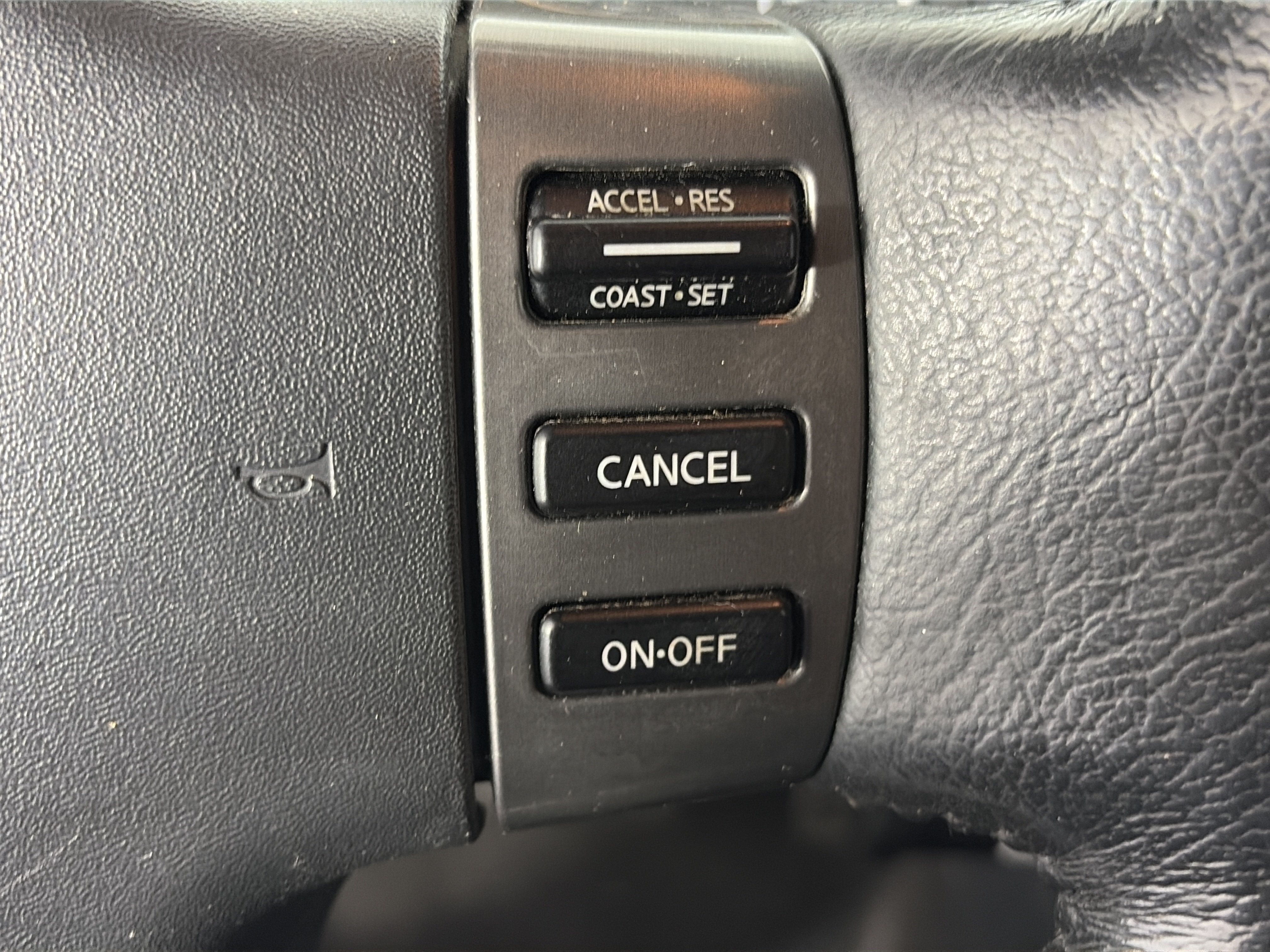 Used 2011 Nissan Titan SV w/ SV Premium Utility Pkg AWD/4WD image 32