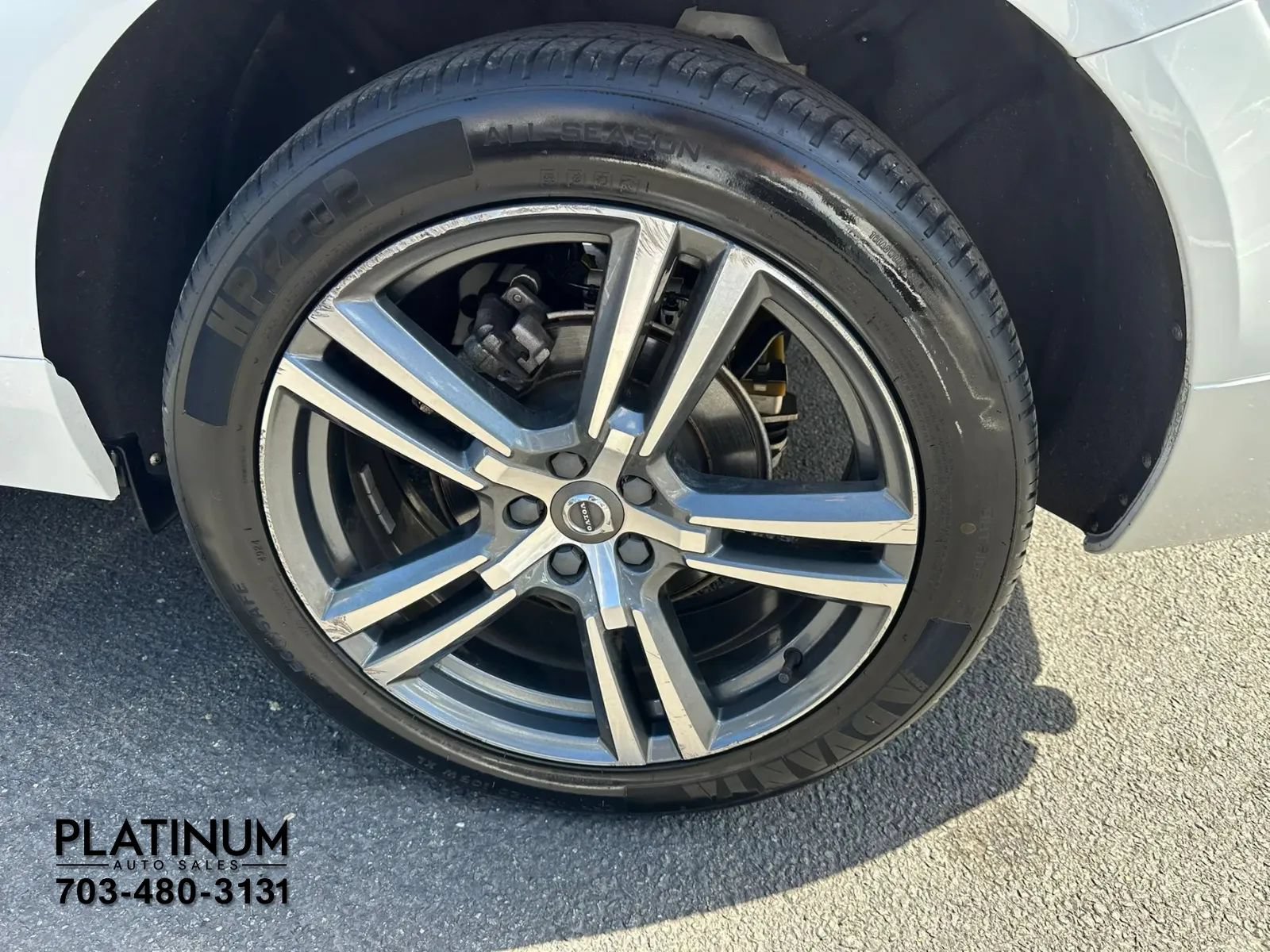 Used 2019 Volvo XC60 T5 Momentum w/ Multimedia Package AWD/4WD image 22
