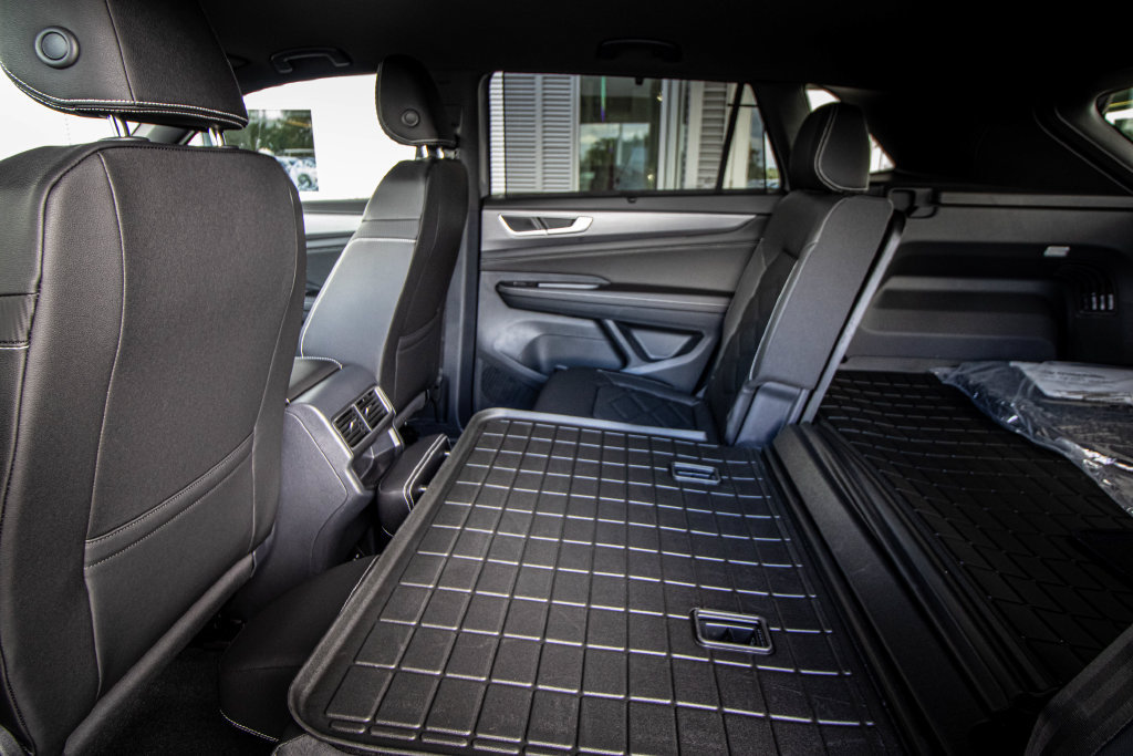 New 2026 Volkswagen Atlas Cross Sport SE FWD image 30
