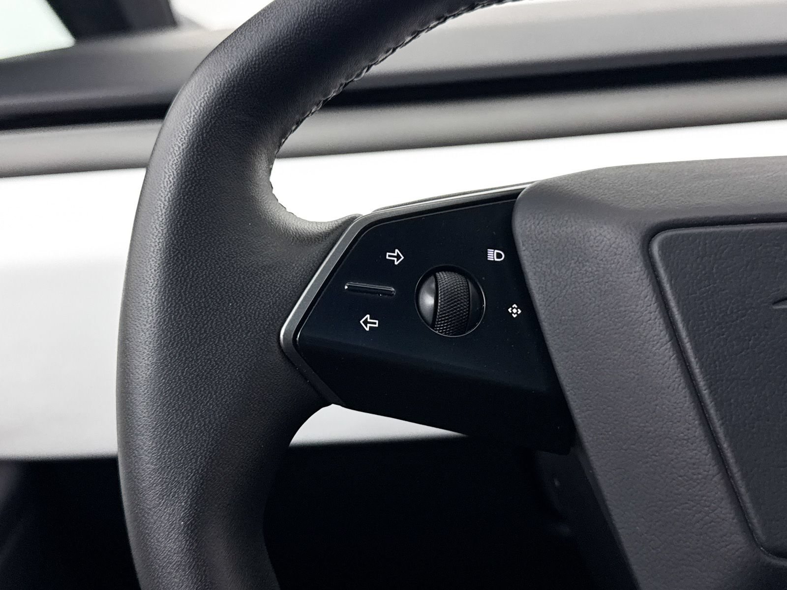 Used 2024 Tesla Cybertruck AWD Crew Cab image 39