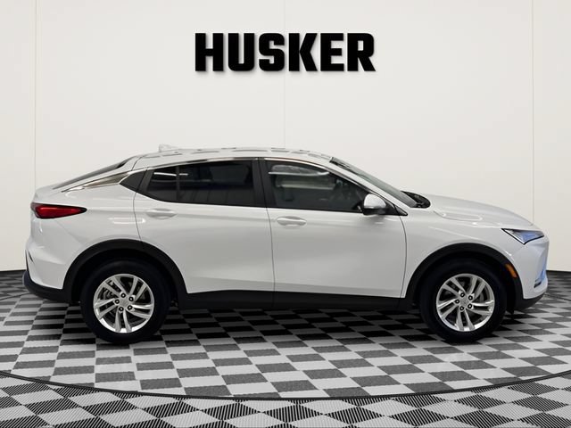 Certified 2025 Buick Envista Preferred FWD image 2