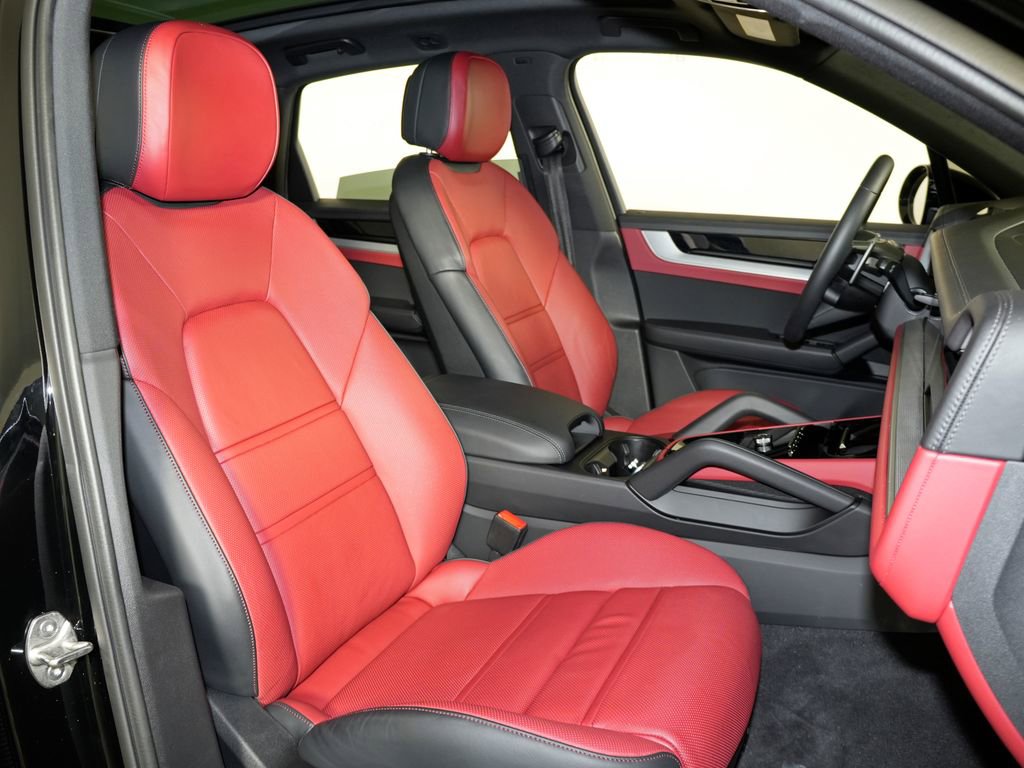Certified 2024 Porsche Cayenne AWD/4WD image 42