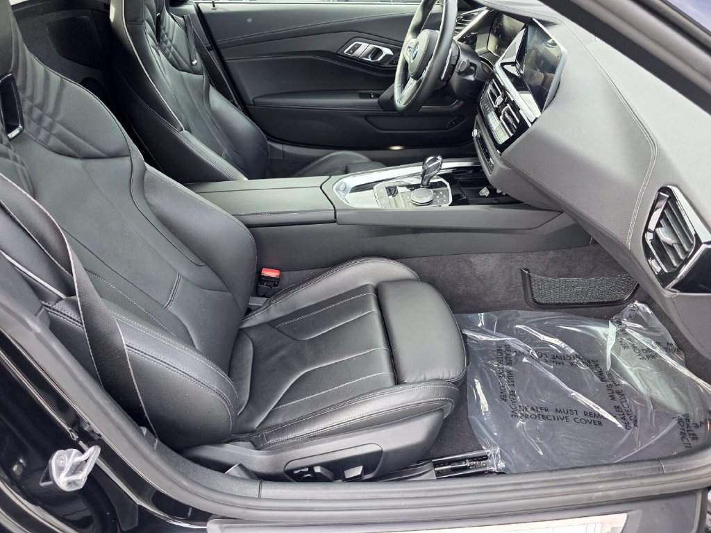 Used 2022 BMW Z4 M40i w/ Driving Assistance Package RWD image 19